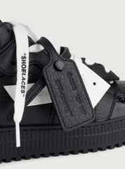 Sneaker Floating Arrow